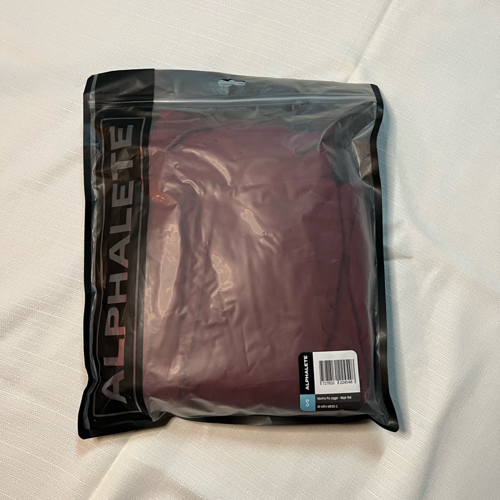 NWT Mens Alphalete Identity Pro Joggers - very soft material and ankle zips
